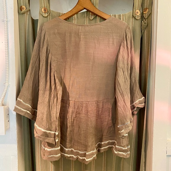 Beige bohemian top with white cream lace - Picture 6 of 9